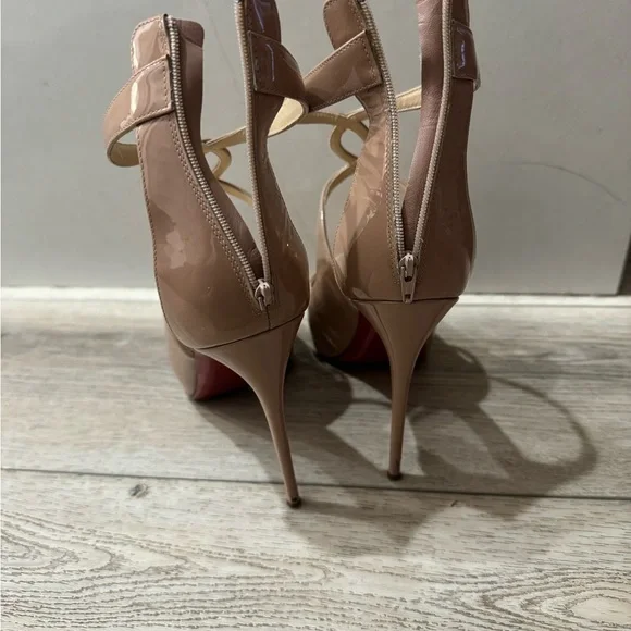 Tan Christian Louboutin size 38 made in Italy - Picture 4 of 5